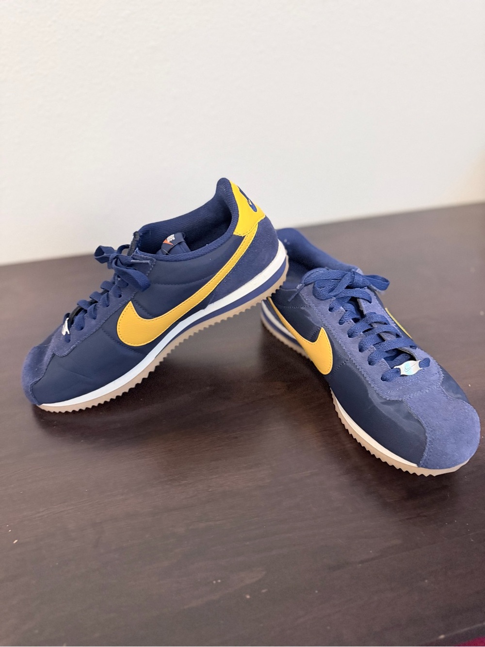 NIKE Women’s Size 10 Retro Suede Nylon Sneakers Navy Gold - Picture 4 of 7